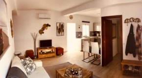 Town House with Patio in Quiet Residential Area 10 Min from Beach, Torremolinos